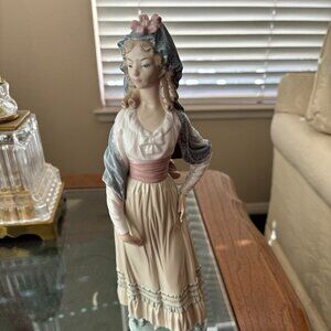 Lladro Porcelain Figurine